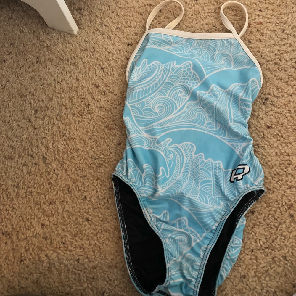 Competitive swimsuit
